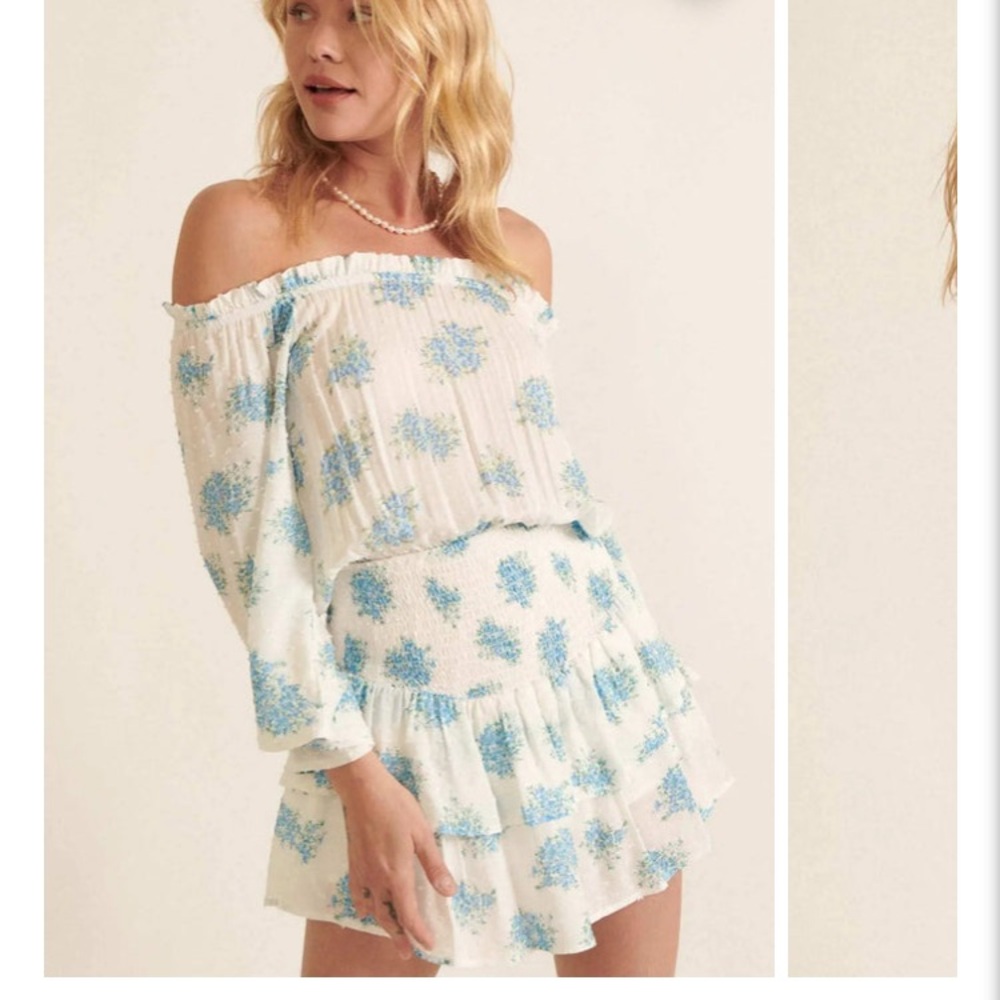 Promesa romper, lightweight, cream blue floral.